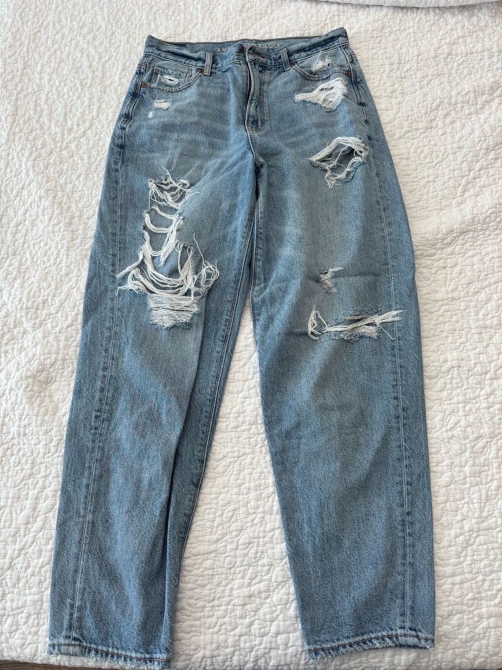 American Eagle relaxed mom Jean